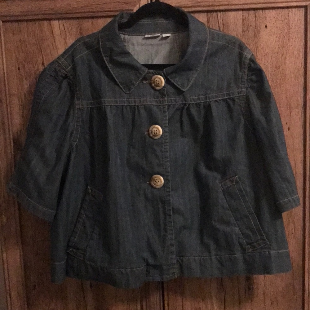 Women’s Cato 28/28W jean short jacket in great condition Big buttons,pockets.